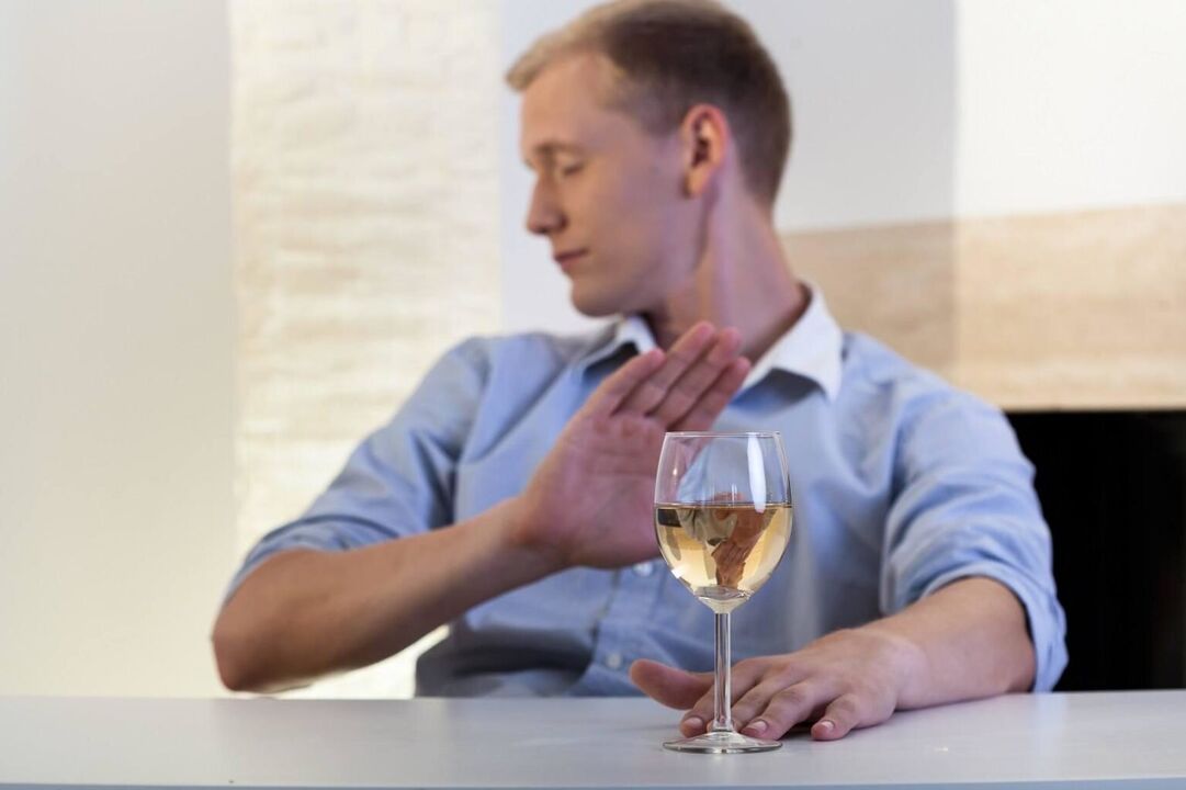 Wenn ein Mann das Problem erkannt hat, kann er selbst mit dem Alkoholkonsum aufhören